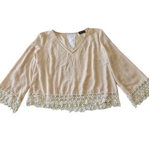 ASTR the Label Women‎ Blush Pink V-neck Crochet Hem Flared Sleeve Blouse. Size L